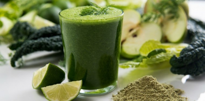 algae spirulina green smoothie juice lime apple MAIN